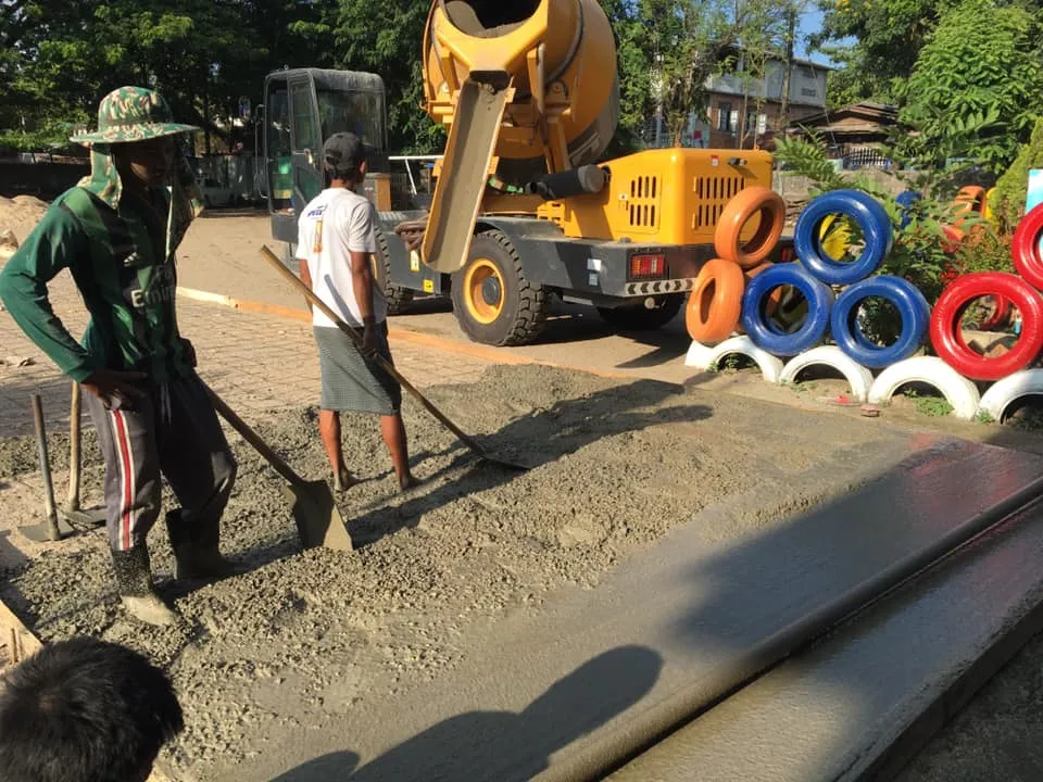 Self Loading Concrete Mixer Truck for Sale